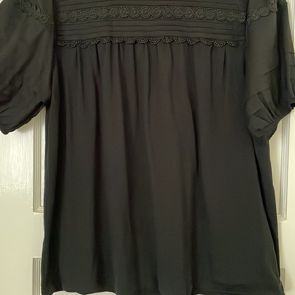 I.Crew top, puff sleeves. Size Xl black, gently used. - Picture 4 of 5